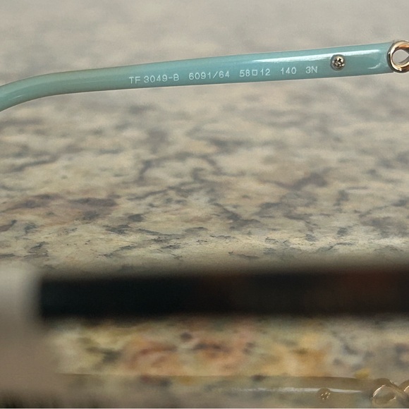 Brand new Tiffany and co aviator sunglasses 💯 - Picture 4 of 8
